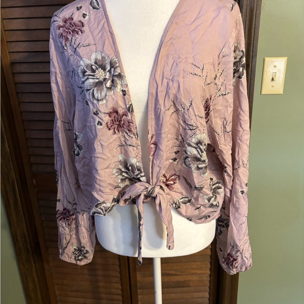 🌸Charlotte Russe Pink Tie-Front Shrug🌸